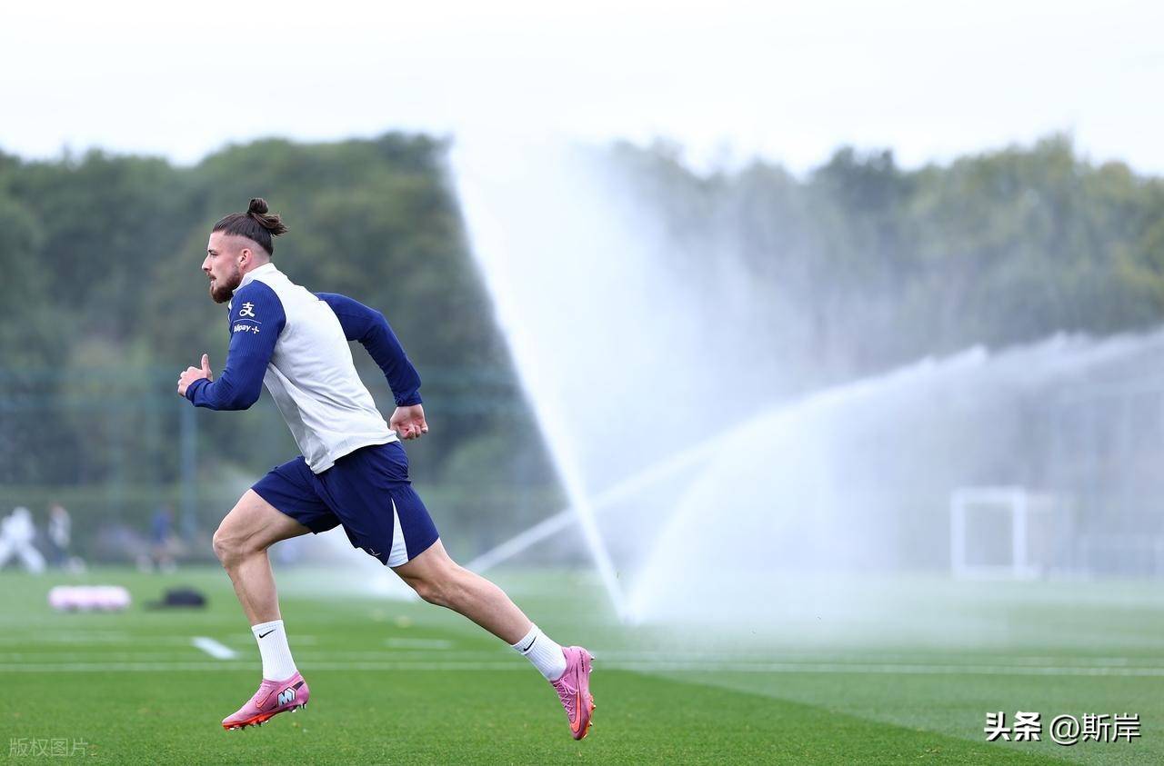 爱游戏全站-英超国际比赛日再迎强敌，山东泰山篮板制胜，主帅态度：赛场秩序良好，赛季目标并未改变的简单介绍